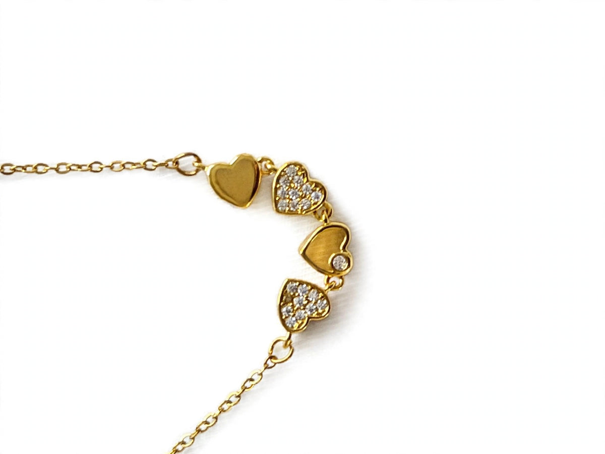 Goudkleurige ketting met klavertjevierhanger